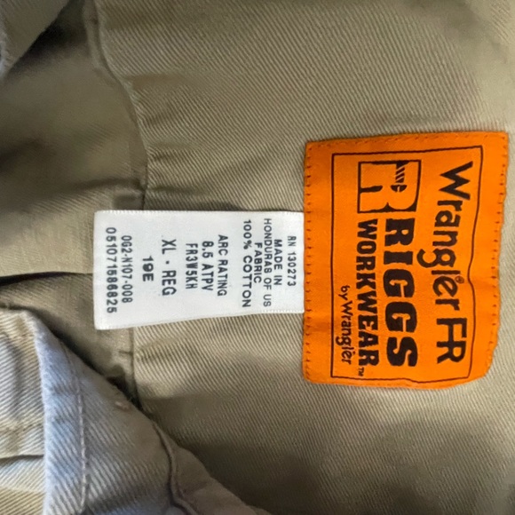 Wrangler Button Down!! Size XL - Picture 3 of 4